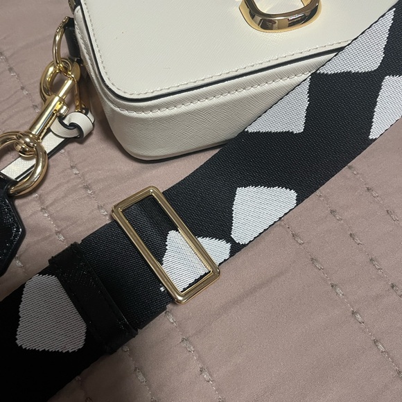 Marc Jacobs Cream Crossbody Bag with Gold Accents - Picture 15 of 16